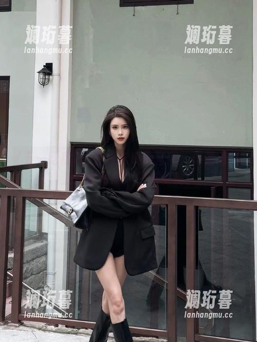 五一吃瓜网 五一吃瓜网官网:青青草地上的奇葩瓜,快来围观!