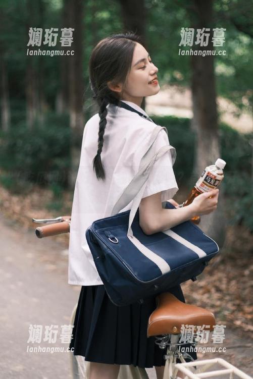 说好的在线吃瓜网呢？首页点开全是瓜皮！渴望深度的信息…有吗？