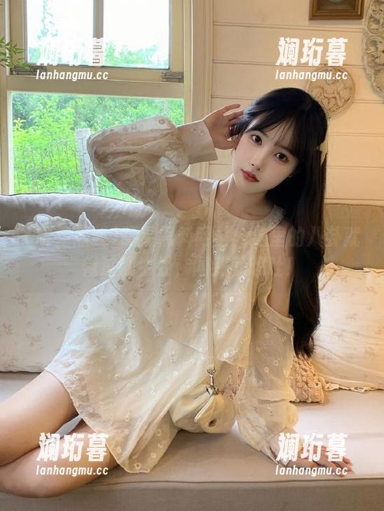 明星黑料 明星黑料网站:这里的八卦就像过期牛奶,闻到就想吐!